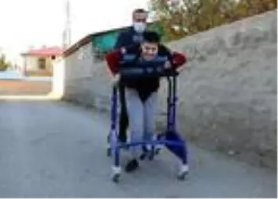 Son Dakika | Babasının sırtında taşıdığı Bulut, hayalini kurduğu yürütece kavuştu Son Dakika | Babasının sırtında taşıdığı Bulut, hayalini kurduğu yürütece kavuştu