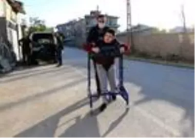 Son Dakika | Babasının sırtında taşıdığı Bulut, hayalini kurduğu yürütece kavuştu Son Dakika | Babasının sırtında taşıdığı Bulut, hayalini kurduğu yürütece kavuştu