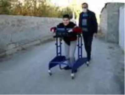 Son Dakika | Babasının sırtında taşıdığı Bulut, hayalini kurduğu yürütece kavuştu Son Dakika | Babasının sırtında taşıdığı Bulut, hayalini kurduğu yürütece kavuştu