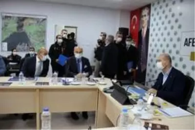 Bakan Soylu, İzmir'de değerlendirme ve koordinasyon toplantısına katıldı Bakan Soylu, İzmir'de değerlendirme ve koordinasyon toplantısına katıldı