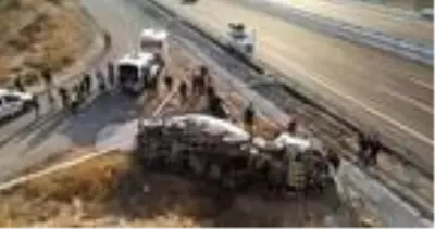 Beton mikseri şarampole yuvarlandı: 1 ölü Beton mikseri şarampole yuvarlandı: 1 ölü