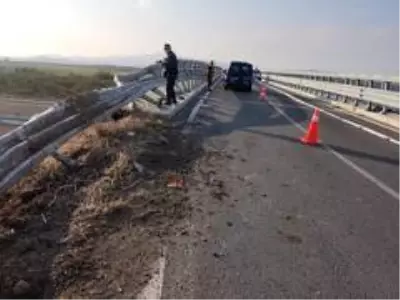 Beton mikseri viyadükten düştü: 1 ölü Beton mikseri viyadükten düştü: 1 ölü