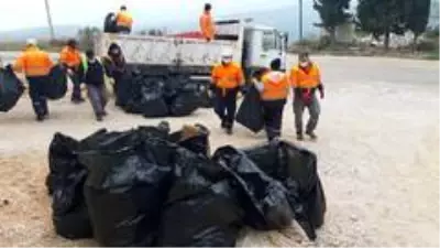 Bilecik Şehir Ormanı'nda 74 torba çöp toplandı Bilecik Şehir Ormanı'nda 74 torba çöp toplandı
