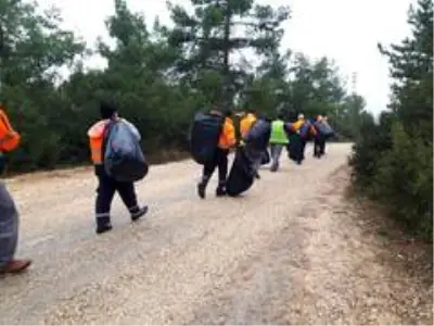 Bilecik Şehir Ormanı'nda 74 torba çöp toplandı Bilecik Şehir Ormanı'nda 74 torba çöp toplandı