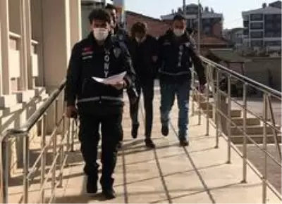 Konya'da bir genç, birlikte olduğu 2 çocuk annesi kadını vurup öldürdü Konya'da bir genç, birlikte olduğu 2 çocuk annesi kadını vurup öldürdü
