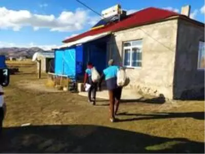 Çaldıran Belediyesinin ektiği patatesin hasadına başlandı Çaldıran Belediyesinin ektiği patatesin hasadına başlandı