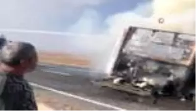 Devrilen iplik yüklü tır alev aldı, Kayseri-Niğde karayolu trafiğe kapandı