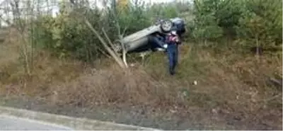 Düzce'de yoldan çıkan otomobil takla attı: 3 yaralı Düzce'de yoldan çıkan otomobil takla attı: 3 yaralı