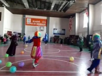 Elazığ'da çocuklar oyuncak şenliği ile eğlendi Elazığ'da çocuklar oyuncak şenliği ile eğlendi