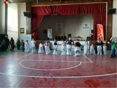 Elazığ'da çocuklar oyuncak şenliği ile eğlendi Elazığ'da çocuklar oyuncak şenliği ile eğlendi
