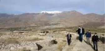 Erzincan: Erzincan'ın tarihi ve turistik yerleri, bürokrat ve işadamlarından tam not aldı Erzincan: Erzincan'ın tarihi ve turistik yerleri, bürokrat ve işadamlarından tam not aldı