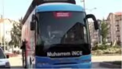 Eski CHP Milletvekili Muharrem İnce, esnafı ziyaret etti Eski CHP Milletvekili Muharrem İnce, esnafı ziyaret etti