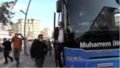 Eski CHP Milletvekili Muharrem İnce, esnafı ziyaret etti Eski CHP Milletvekili Muharrem İnce, esnafı ziyaret etti