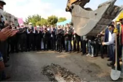 Eyyübiye'de doğalgaz için ilk kazma vuruldu Eyyübiye'de doğalgaz için ilk kazma vuruldu