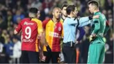 Galatasaray'da tedavisi süren Radamel Falcao takımdan ayrı çalıştı Galatasaray'da tedavisi süren Radamel Falcao takımdan ayrı çalıştı