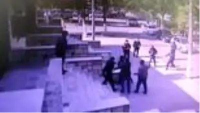 GAZİANTEP - Gaziantep Adli Tıp Kurumuna taşlı saldırı güvenlik kamerasında GAZİANTEP - Gaziantep Adli Tıp Kurumuna taşlı saldırı güvenlik kamerasında