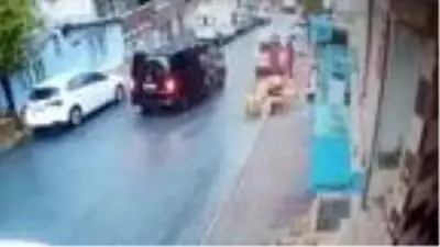 Gaziosmanpaşa'da hırsızlara müdahale etmek istediler, cadde savaş alanına döndü Gaziosmanpaşa'da hırsızlara müdahale etmek istediler, cadde savaş alanına döndü