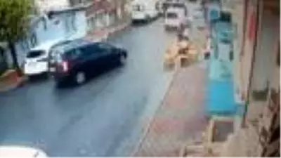 Gaziosmanpaşa'da hırsızlara müdahale etmek istediler, cadde savaş alanına döndü Gaziosmanpaşa'da hırsızlara müdahale etmek istediler, cadde savaş alanına döndü