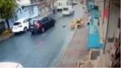 Gaziosmanpaşa'da hırsızlara müdahale etmek istediler, cadde savaş alanına döndü Gaziosmanpaşa'da hırsızlara müdahale etmek istediler, cadde savaş alanına döndü