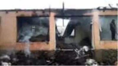 Gece çıkan yangın evsiz bıraktı