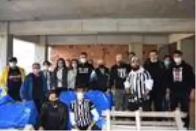 Gelibolu'da hayvanseverlerden 30 kedi ve köpek kulübesi Gelibolu'da hayvanseverlerden 30 kedi ve köpek kulübesi