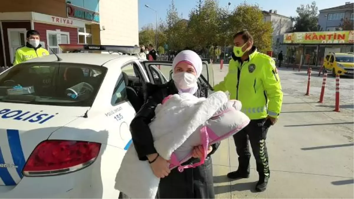 Son dakika haberleri Hasta bebek, polis aracıyla hastaneye götürüldü