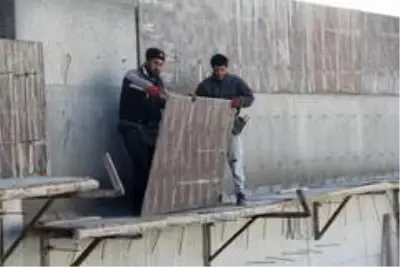 Heyelan nedeniyle kapanan yol trafiğe açılıyor Heyelan nedeniyle kapanan yol trafiğe açılıyor