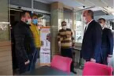Eski CHP Milletvekili Muharrem İnce, esnafı ziyaret etti Eski CHP Milletvekili Muharrem İnce, esnafı ziyaret etti