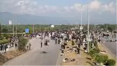 İSLAMABAD - Pakistan'da Fransa Cumhurbaşkanı Macron'un İslam karşıtı açıklamalarını protesto sürüyor İSLAMABAD - Pakistan'da Fransa Cumhurbaşkanı Macron'un İslam karşıtı açıklamalarını protesto sürüyor