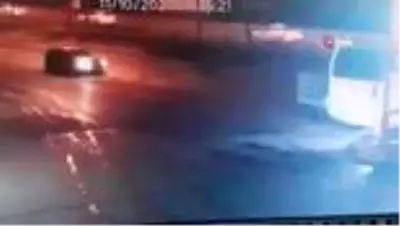 Son dakika haber... Şişli'de kamyonet sürücüsünün hayatını kaybettiği feci kaza kamerada Son dakika haber... Şişli'de kamyonet sürücüsünün hayatını kaybettiği feci kaza kamerada