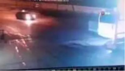 Son dakika haber... Şişli'de kamyonet sürücüsünün hayatını kaybettiği feci kaza kamerada Son dakika haber... Şişli'de kamyonet sürücüsünün hayatını kaybettiği feci kaza kamerada