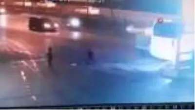 Son dakika haber... Şişli'de kamyonet sürücüsünün hayatını kaybettiği feci kaza kamerada Son dakika haber... Şişli'de kamyonet sürücüsünün hayatını kaybettiği feci kaza kamerada
