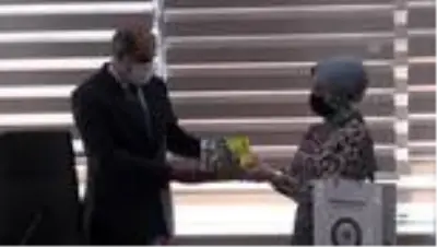 KAHRAMANMARAŞ - Öğretmenin kitap isteğini Emniyet yerine getirdi KAHRAMANMARAŞ - Öğretmenin kitap isteğini Emniyet yerine getirdi
