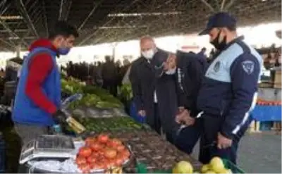 Keçiören'de semt pazarları sıkı denetim altında Keçiören'de semt pazarları sıkı denetim altında