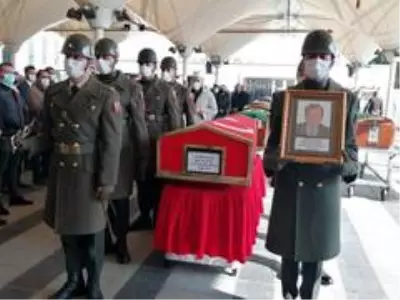 Son dakika haberi | KKTC'nin kuruluş yıl dönümünde vefat eden Kıbrıs Gazisi Mehmet Aksel son yolculuğuna uğurlandı Son dakika haberi | KKTC'nin kuruluş yıl dönümünde vefat eden Kıbrıs Gazisi Mehmet Aksel son yolculuğuna uğurlandı