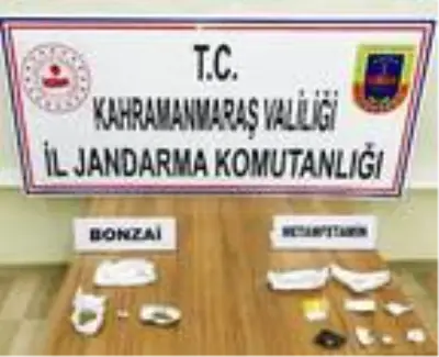 Kollarındaki maskeden uyuşturucu çıktı Kollarındaki maskeden uyuşturucu çıktı