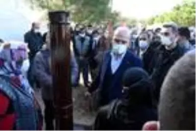 Koronavirüs tedavisi tamamlanan Bakan Soylu'dan İzmir'deki deprem bölgesinde açıklama Koronavirüs tedavisi tamamlanan Bakan Soylu'dan İzmir'deki deprem bölgesinde açıklama