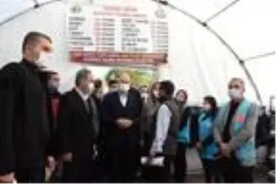Koronavirüs tedavisi tamamlanan Bakan Soylu'dan İzmir'deki deprem bölgesinde açıklama Koronavirüs tedavisi tamamlanan Bakan Soylu'dan İzmir'deki deprem bölgesinde açıklama