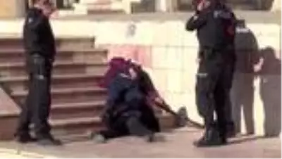 Mahkeme çıkışı boşanma aşamasındaki eşine ve kayınpederine kurşun yağdırdı Mahkeme çıkışı boşanma aşamasındaki eşine ve kayınpederine kurşun yağdırdı