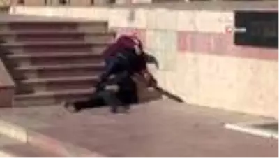 Mahkeme çıkışı boşanma aşamasındaki eşine ve kayınpederine kurşun yağdırdı Mahkeme çıkışı boşanma aşamasındaki eşine ve kayınpederine kurşun yağdırdı