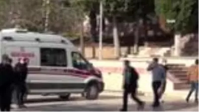 Mahkeme çıkışı boşanma aşamasındaki eşine ve kayınpederine kurşun yağdırdı Mahkeme çıkışı boşanma aşamasındaki eşine ve kayınpederine kurşun yağdırdı