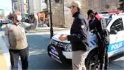 Maske takmadığı için ceza kesen polise isyan etti: Sen hiç indirmiyor musun? Maske takmadığı için ceza kesen polise isyan etti: Sen hiç indirmiyor musun?