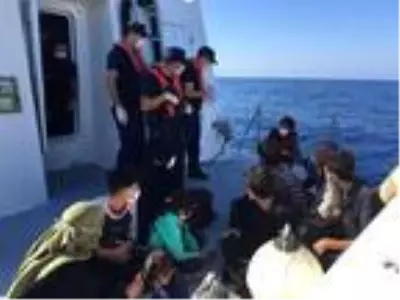 Mersin açıklarında 13 kaçak göçmen yakalandı Mersin açıklarında 13 kaçak göçmen yakalandı