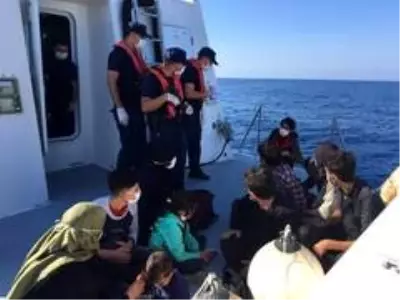 Mersin'de teknede 13 kaçak göçmen yakalandı Mersin'de teknede 13 kaçak göçmen yakalandı