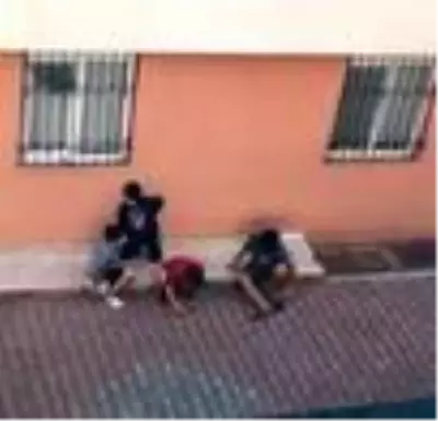 Minikler sokakta oyun oynamak yerine ekonomi konuştu Minikler sokakta oyun oynamak yerine ekonomi konuştu