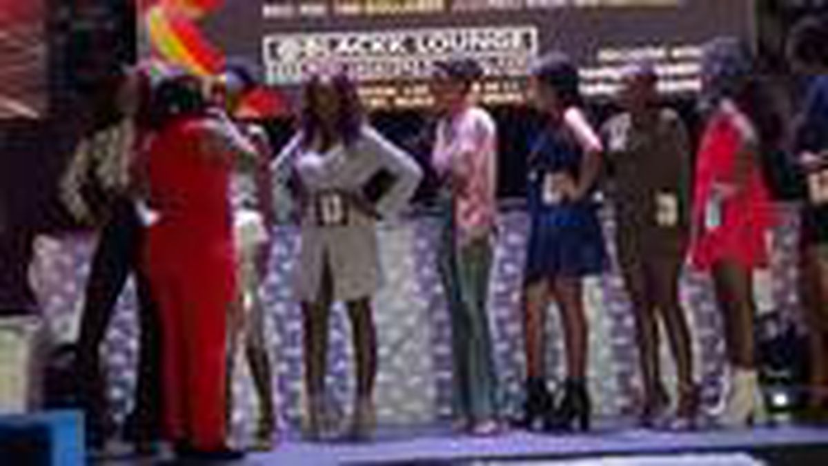 Miss Uganda yarışmasına katılan yarışmacılardan 100 dolar almışlar