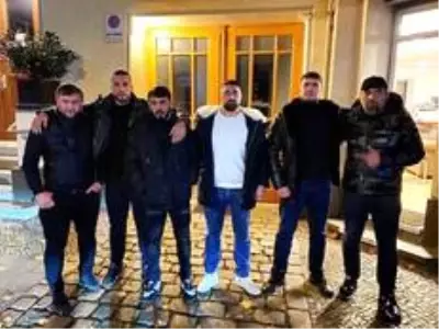 Müslüman dünya şampiyonu boksör, araya girerek aşiret savaşlarını durdurdu Müslüman dünya şampiyonu boksör, araya girerek aşiret savaşlarını durdurdu