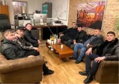 Müslüman dünya şampiyonu boksör, araya girerek aşiret savaşlarını durdurdu Müslüman dünya şampiyonu boksör, araya girerek aşiret savaşlarını durdurdu