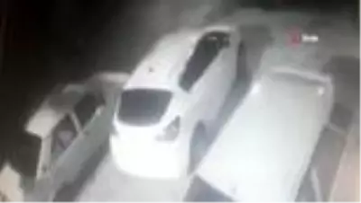 Otomobili vurdurup çalan hırsızlar yakıtı bitince vites topuzunu alıp kaçtı Otomobili vurdurup çalan hırsızlar yakıtı bitince vites topuzunu alıp kaçtı