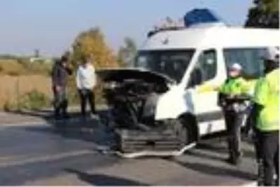 Özel eğitim öğrencilerinin servis minibüsü devrildi: 5 yaralı Özel eğitim öğrencilerinin servis minibüsü devrildi: 5 yaralı